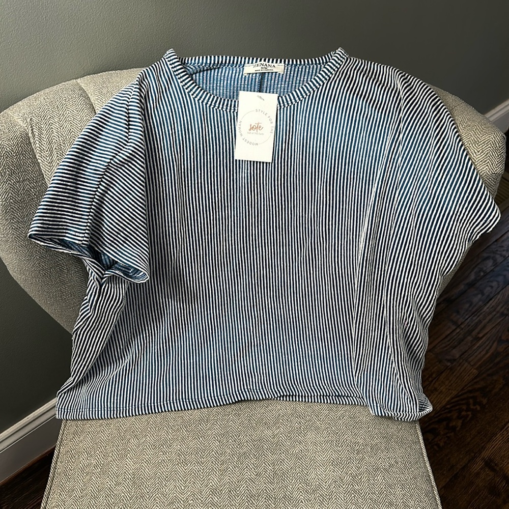 NWT oversized crop shirt. Size S/M.
